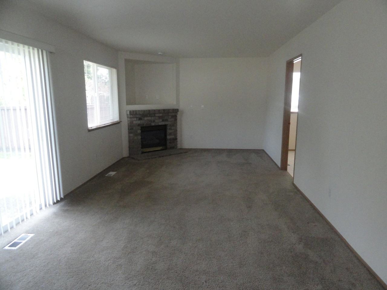 7819 192nd Street Ct E - Photo 4 of 17