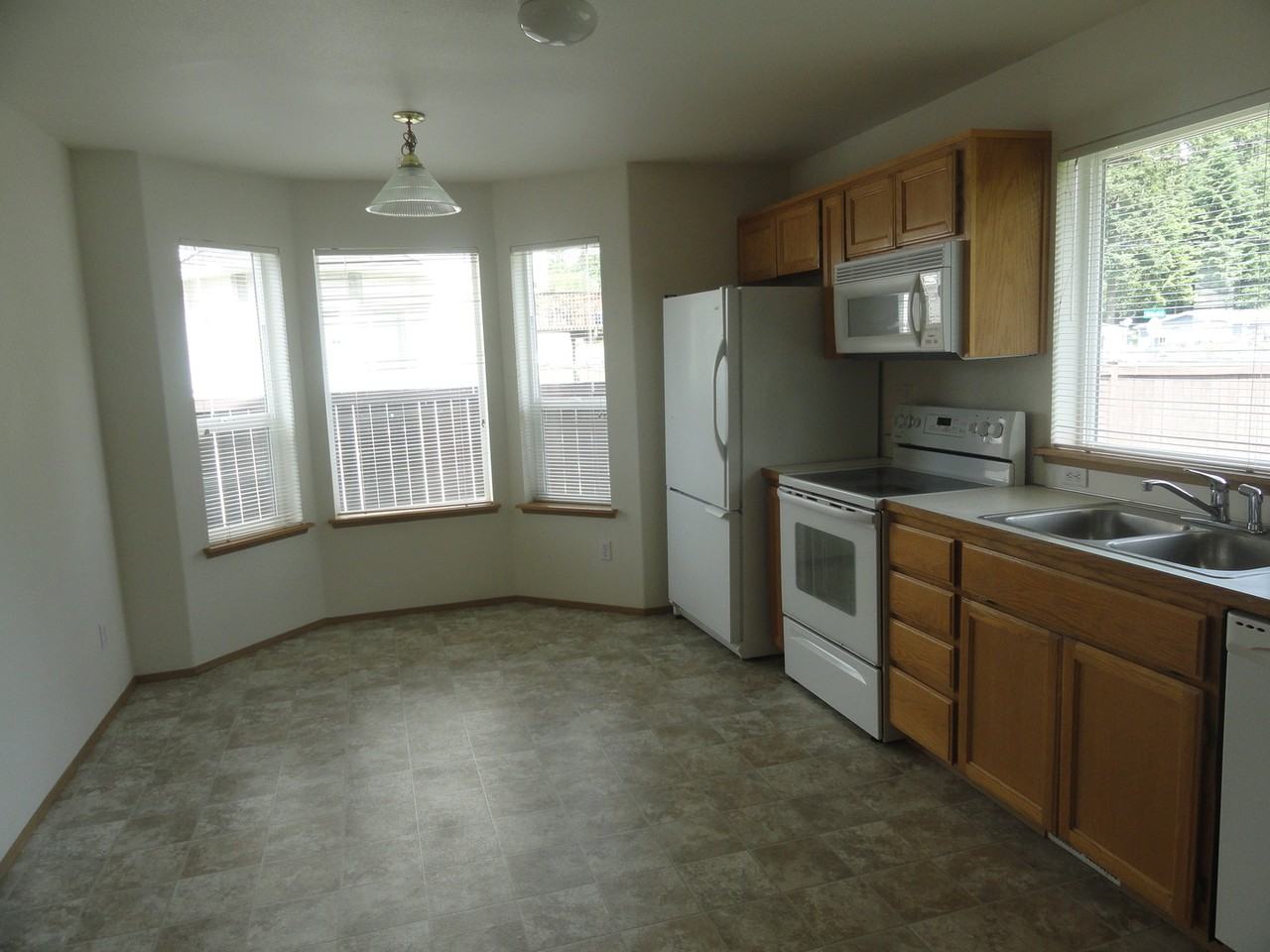 7819 192nd Street Ct E - Photo 6 of 17