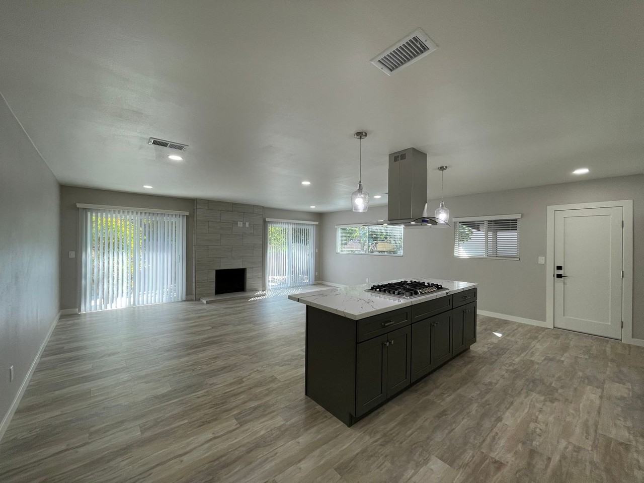 1627 E Autumn Dr - Photo 2 of 16