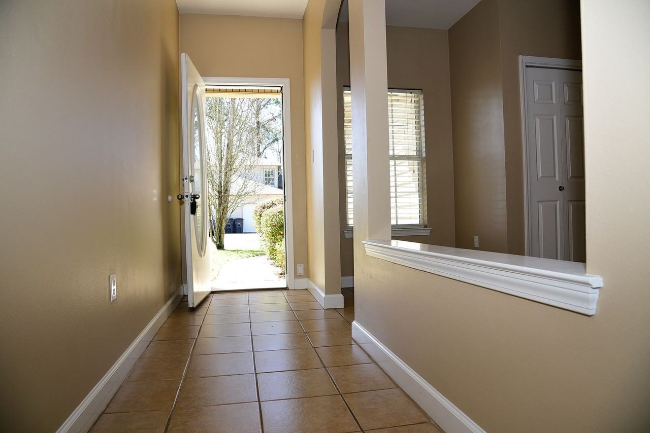 28 Trevor Dr - Photo 3 of 30