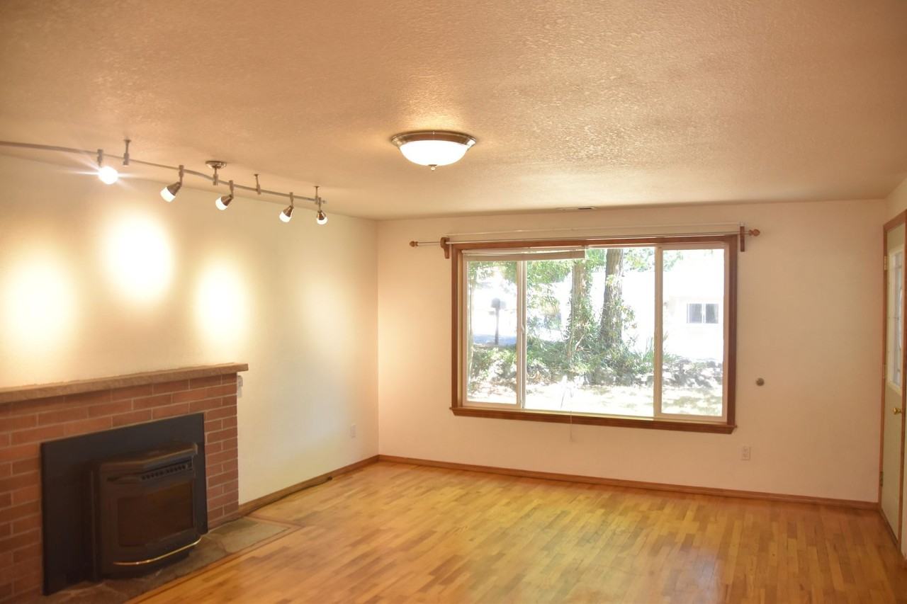 1206 Stevens St - Photo 3 of 27