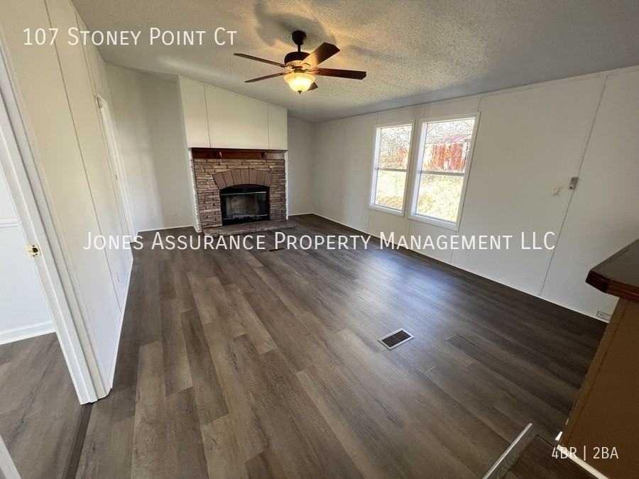 107 Stoney Point Ct - Photo 3 of 13