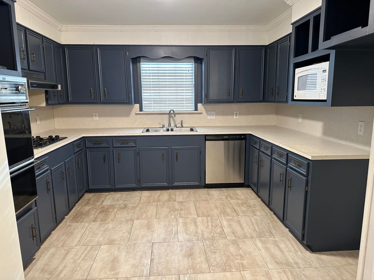 3738 Kenneth St - Photo 2 of 12