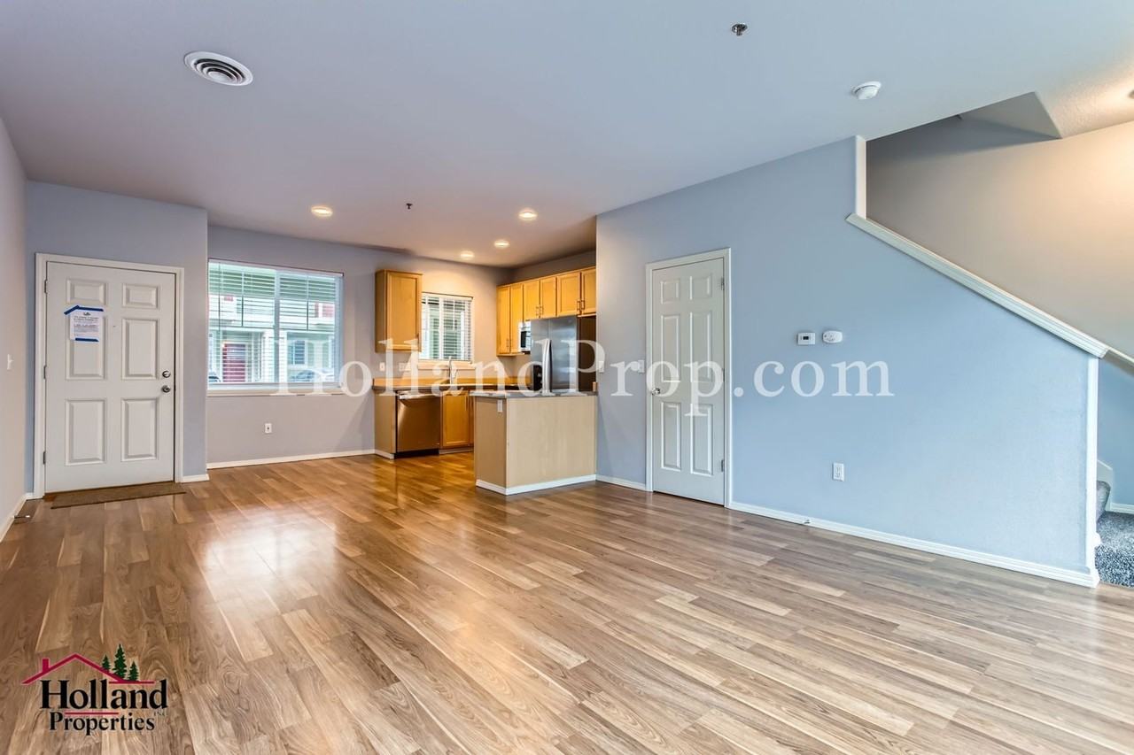 8641 Ne Trafalgar Ln - Photo 3 of 15
