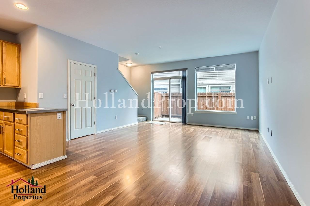 8641 Ne Trafalgar Ln - Photo 4 of 15