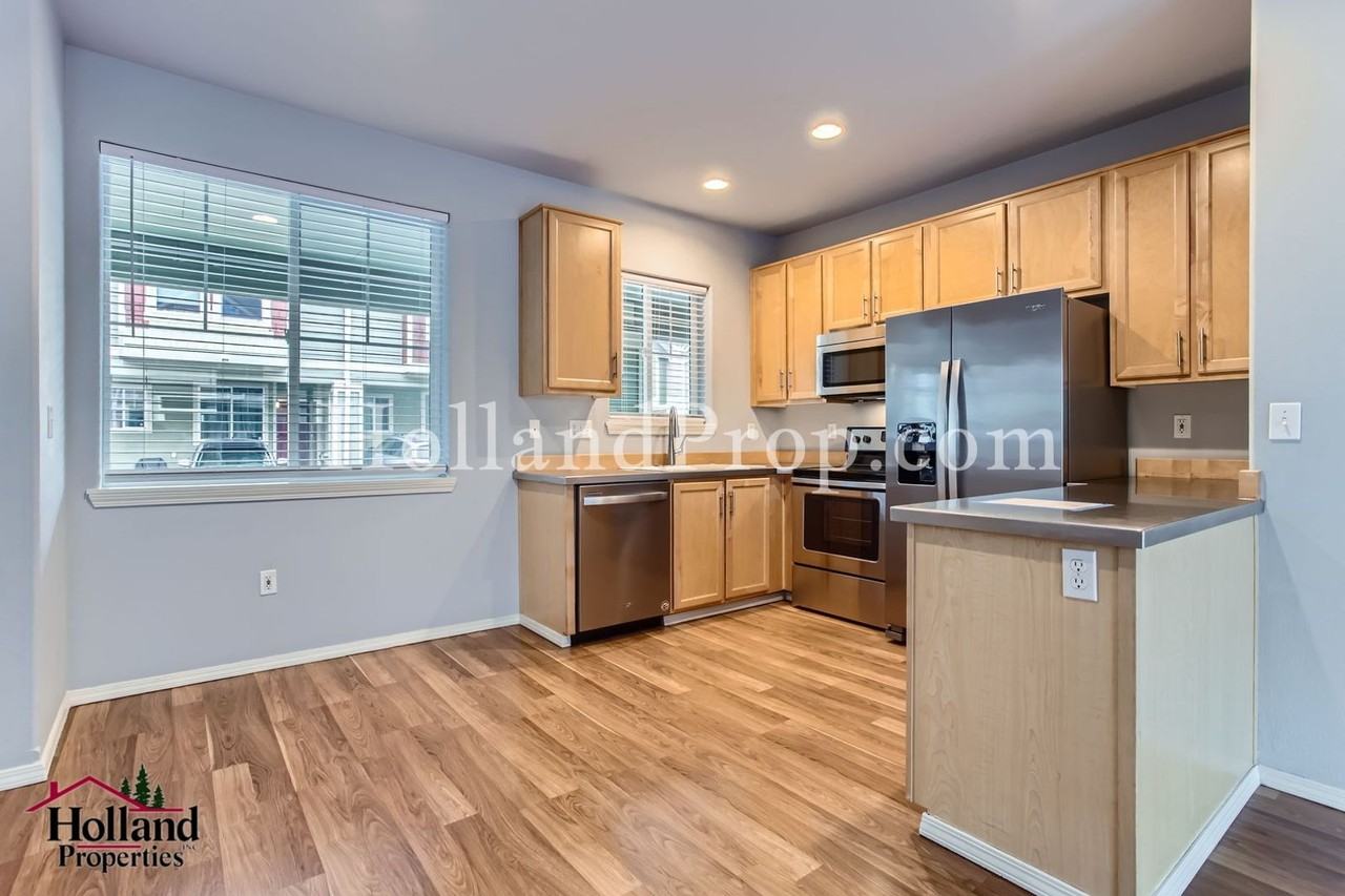 8641 Ne Trafalgar Ln - Photo 5 of 15