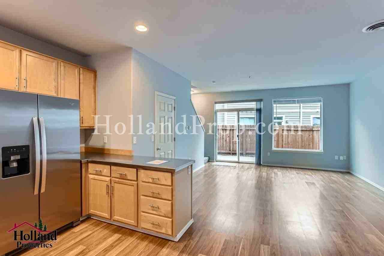 8641 Ne Trafalgar Ln - Photo 7 of 15