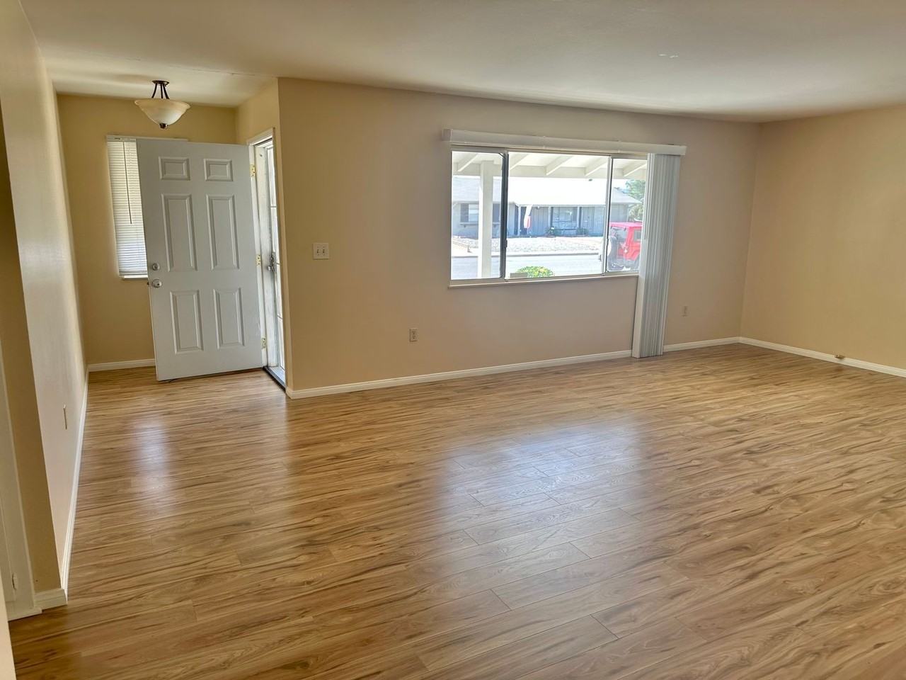 29300 Thornhill Dr - Photo 3 of 39
