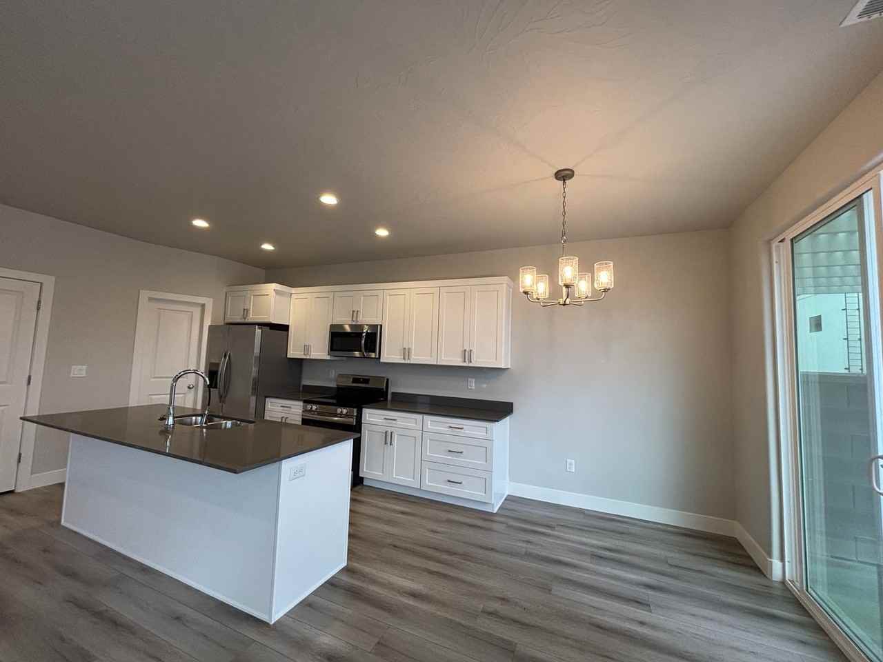 1085 S 4380 W - Photo 4 of 35