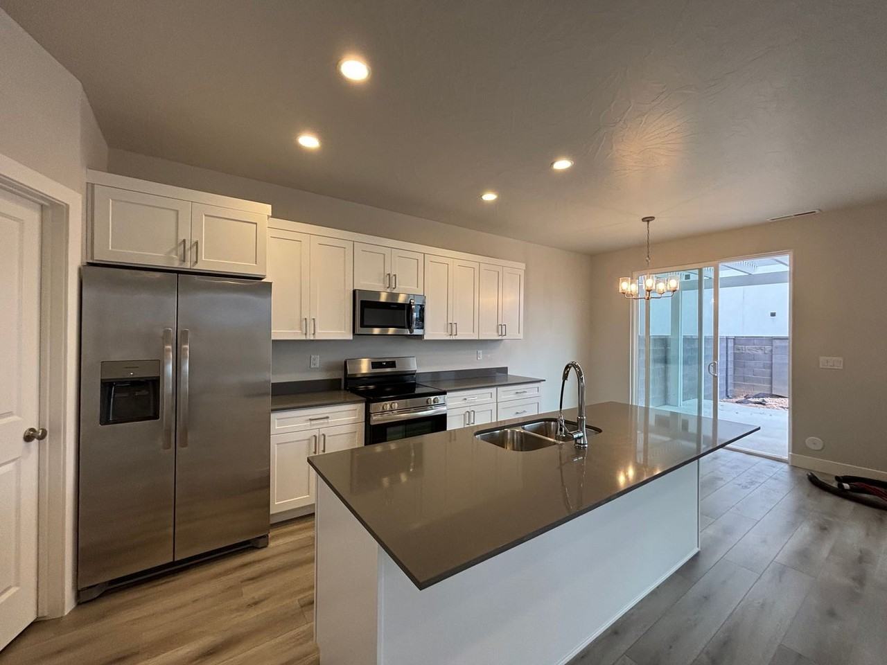 1085 S 4380 W - Photo 5 of 35