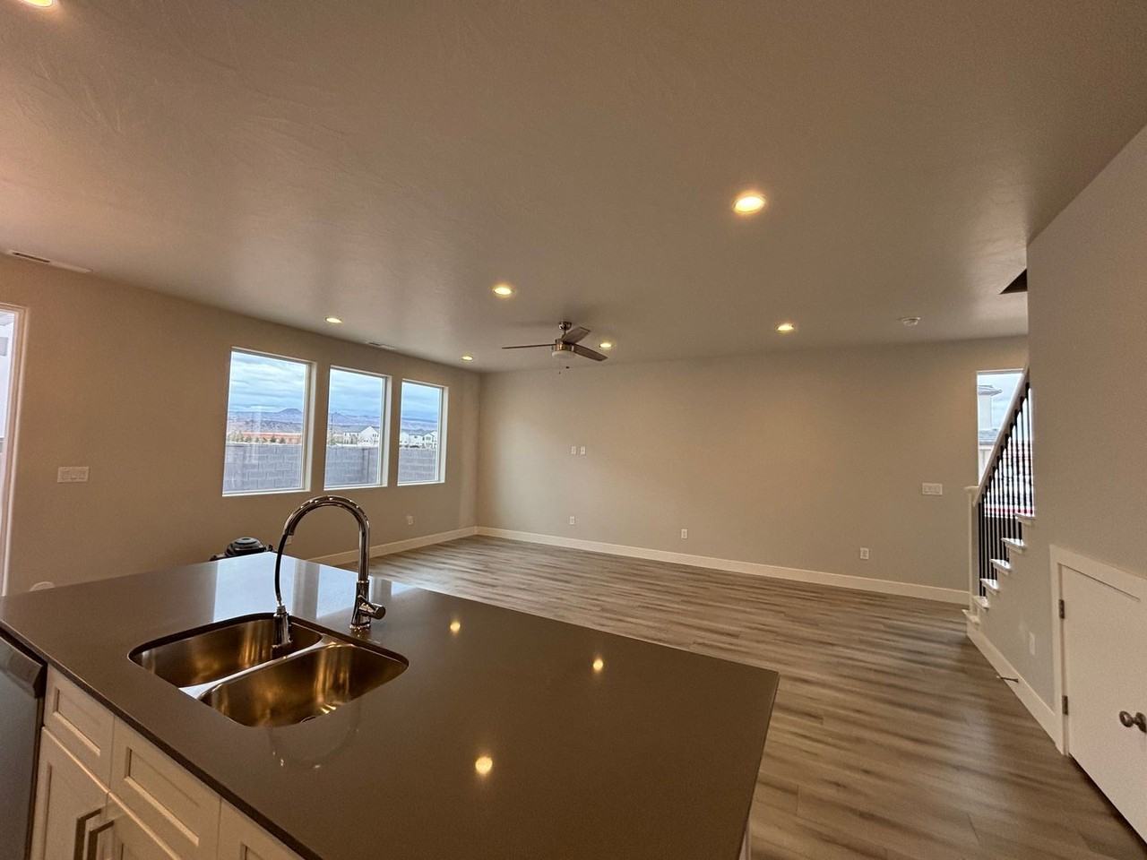 1085 S 4380 W - Photo 6 of 35