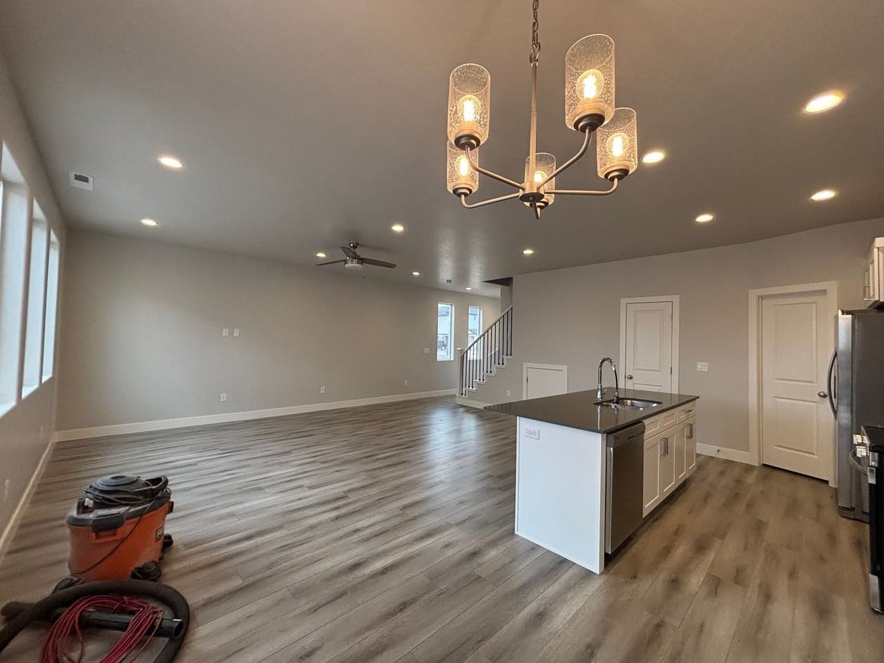 1085 S 4380 W - Photo 7 of 35