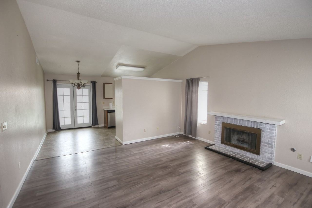 200 Peach Tree Ct - Photo 2 of 13