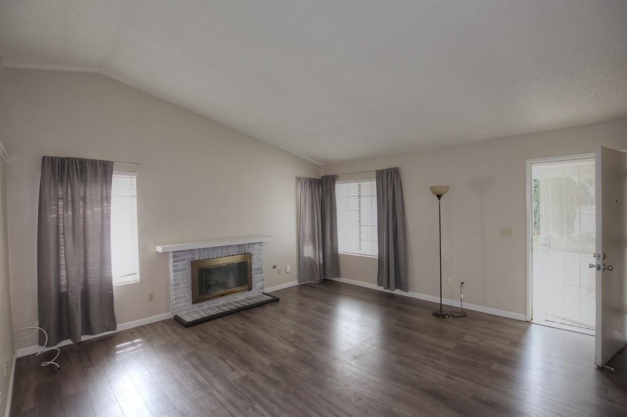 200 Peach Tree Ct - Photo 3 of 13