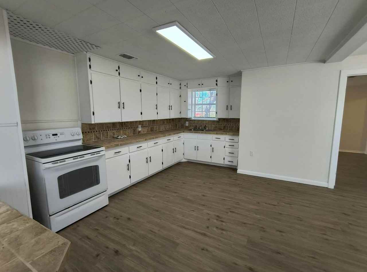 402 E 49th St - Photo 2 of 14