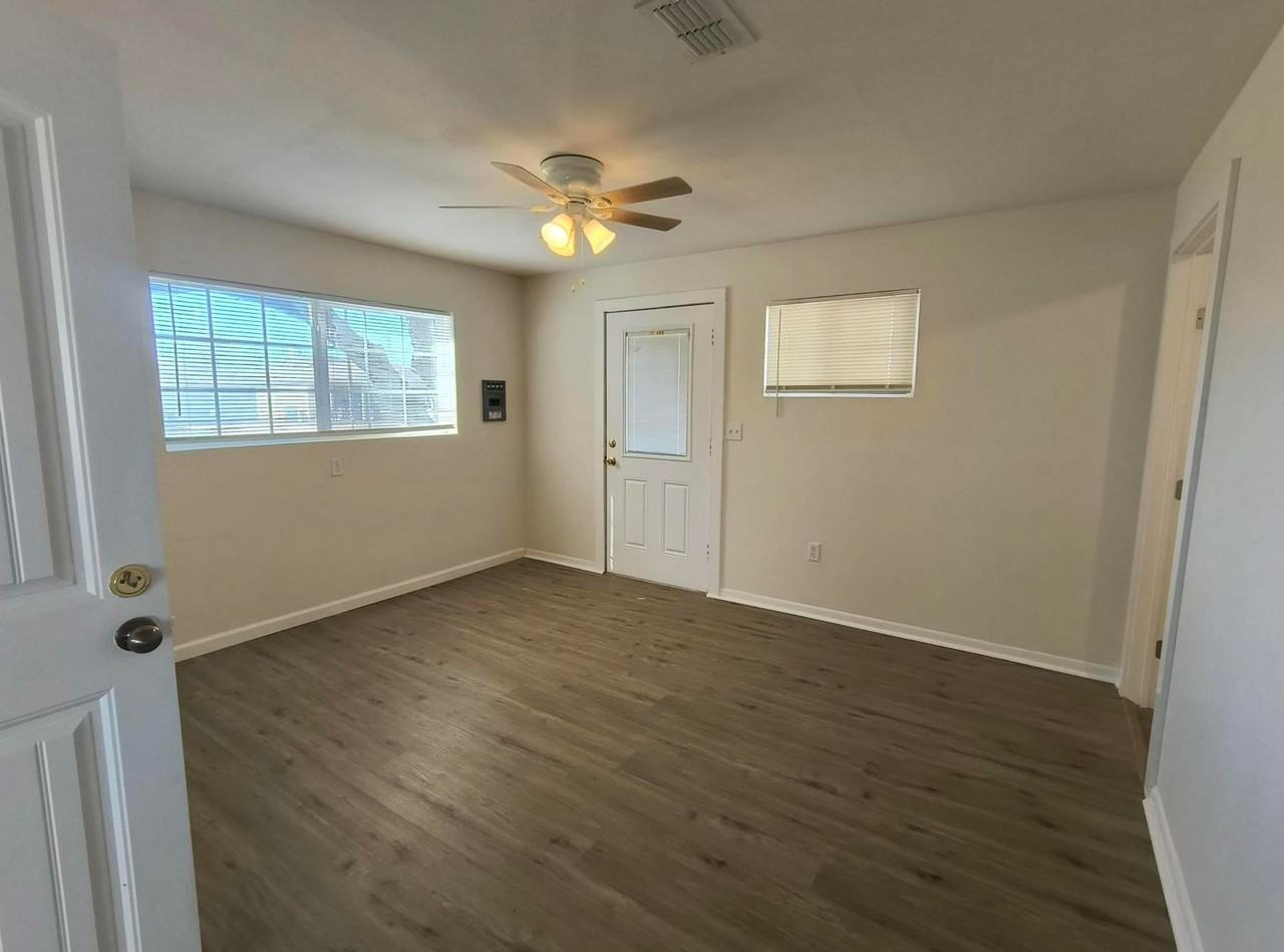402 E 49th St - Photo 5 of 14