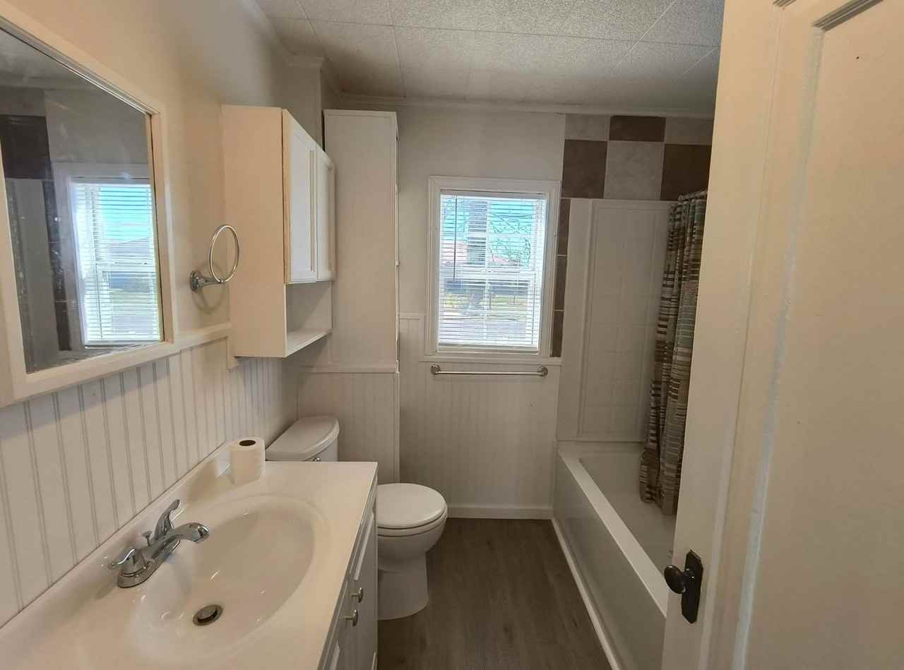 402 E 49th St - Photo 7 of 14