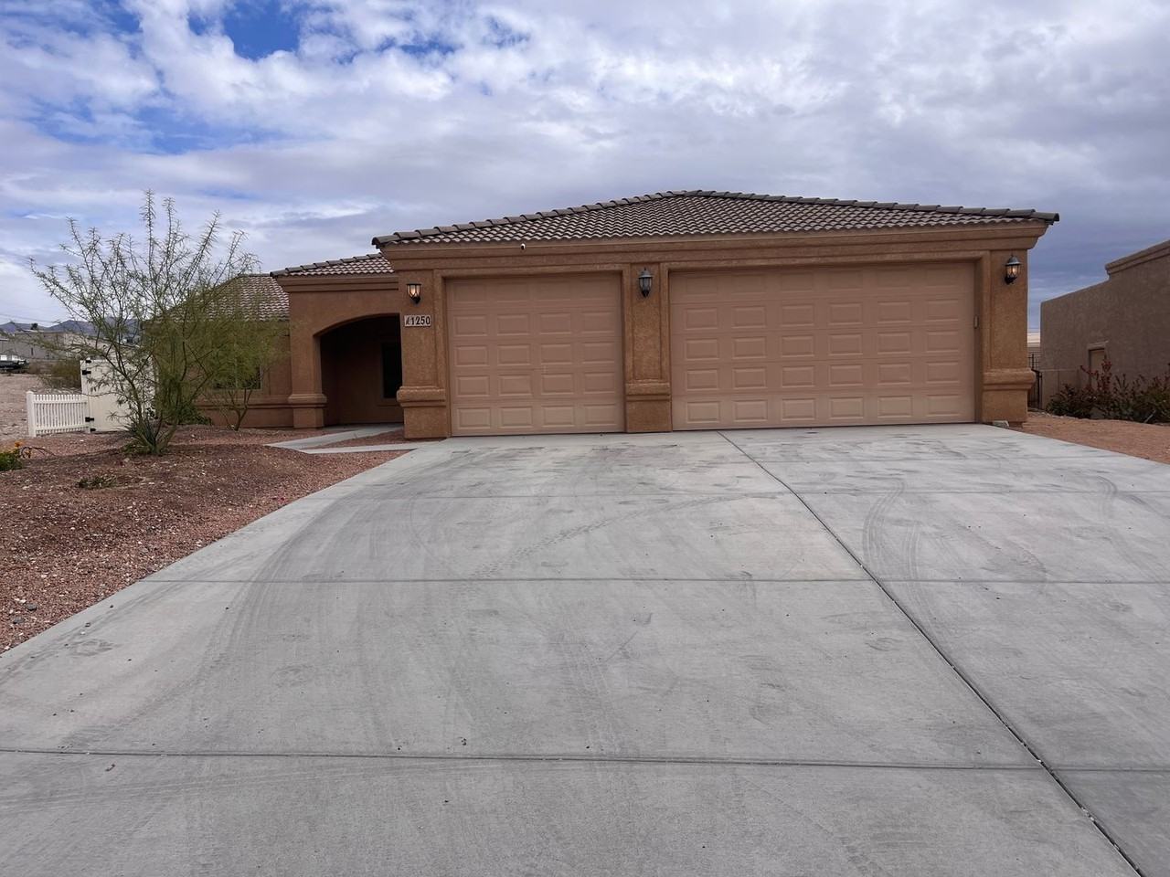 1250 Lake Havasu Ave N - Photo 2 of 41