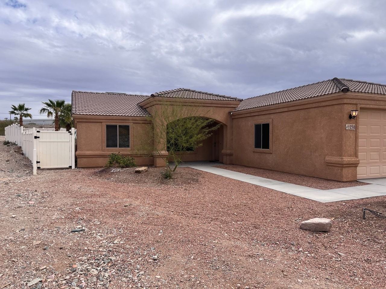 1250 Lake Havasu Ave N - Photo 3 of 41