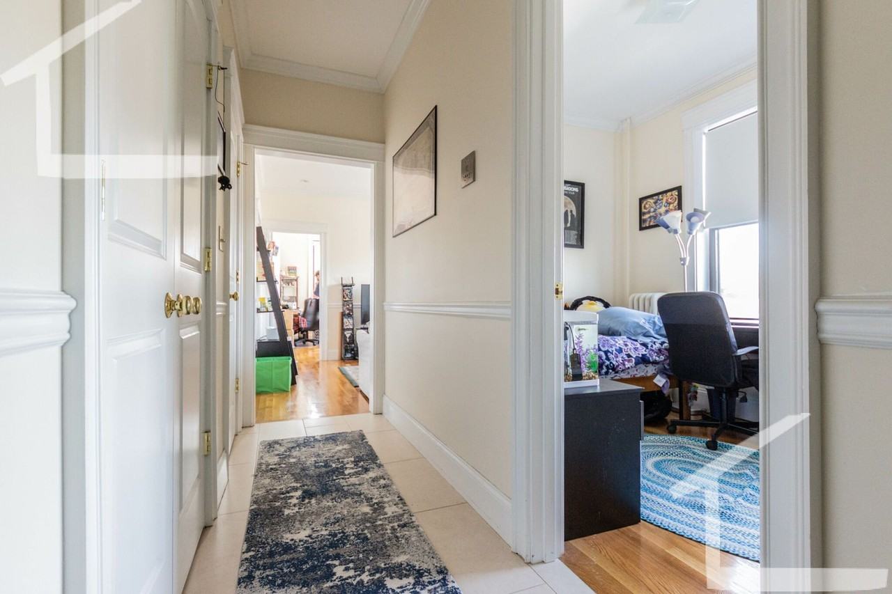 1360 Commonwealth Ave - Photo 4 of 11