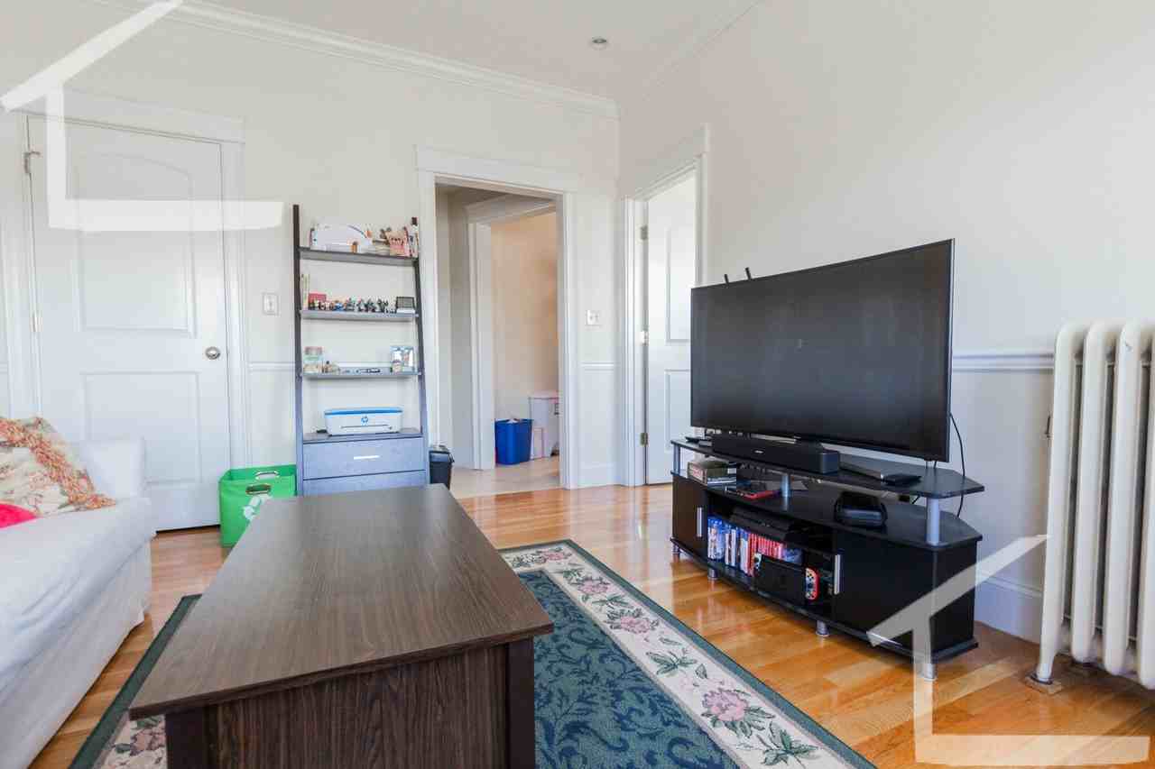 1360 Commonwealth Ave - Photo 6 of 11