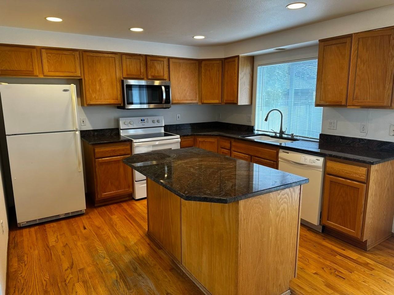 4003 Ne 18th St - Photo 3 of 19