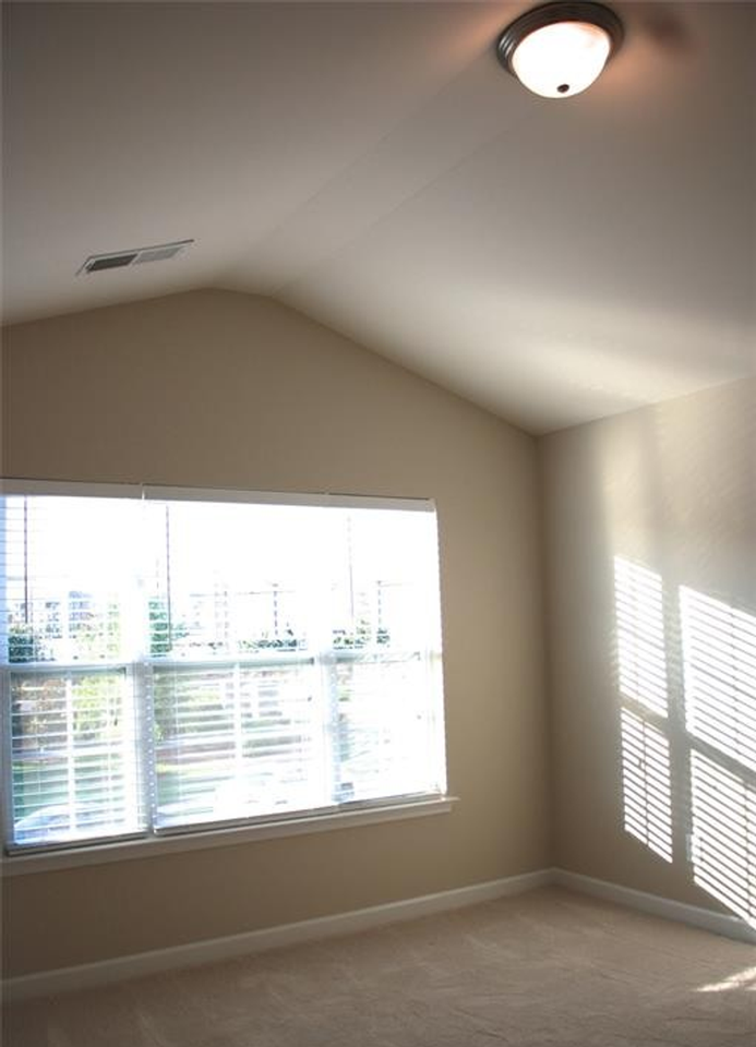 4515 Craigmoss Ln - Photo 5 of 7