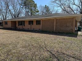 featured image of 211 W 14th St