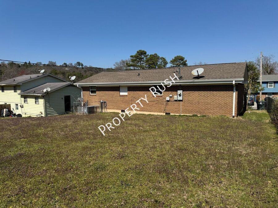 1412 Carousel Rd - Photo 7 of 27