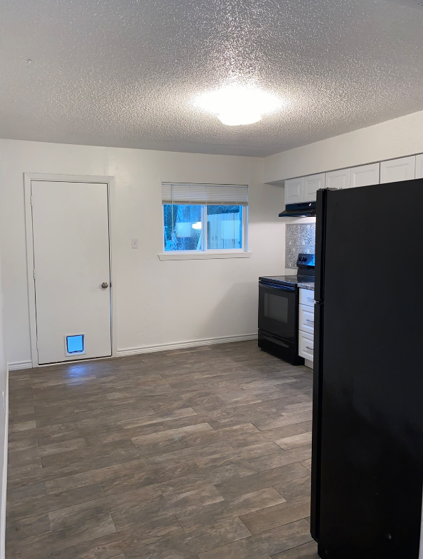 402 Randy Blvd #B - Photo 5 of 16