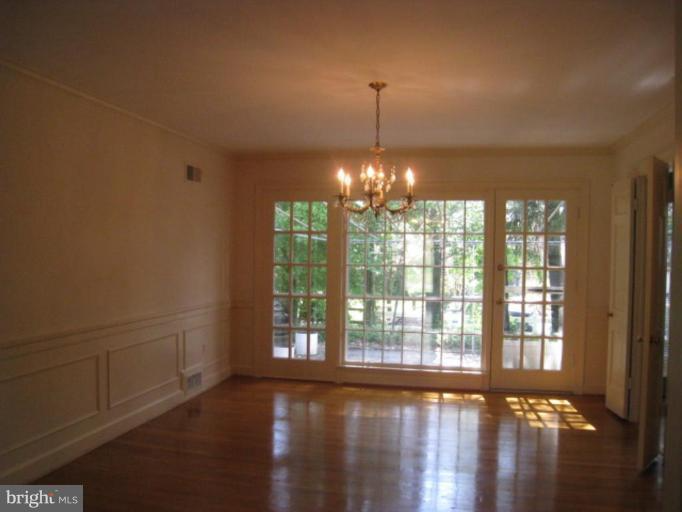 11132 Luxmanor Rd - Photo 5 of 5