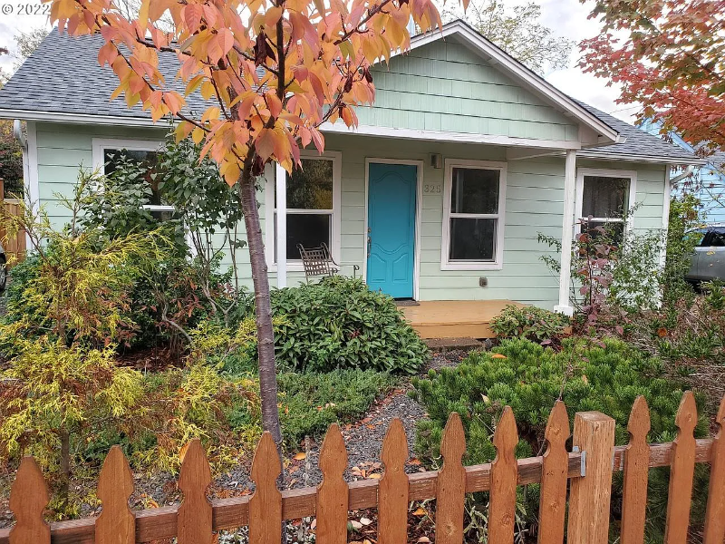 325 E 31st Ave - Photo 2 of 13