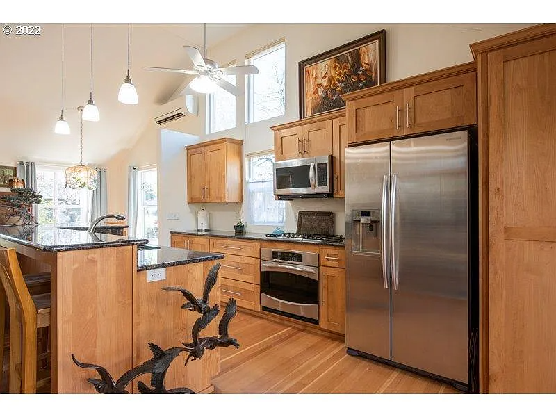 325 E 31st Ave - Photo 3 of 13