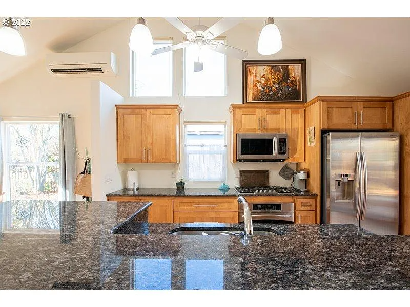 325 E 31st Ave - Photo 6 of 13