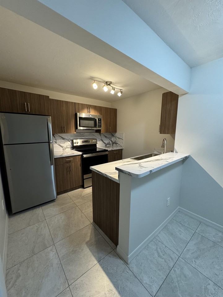 7961 Gladiolus Drive - Photo 4 of 50