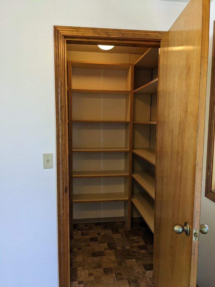 221 ID #, 1006 South Pacific Highway - Photo 4 of 16