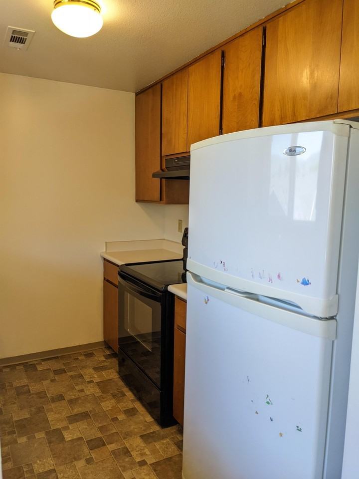 221 ID #, 1006 South Pacific Highway - Photo 5 of 16