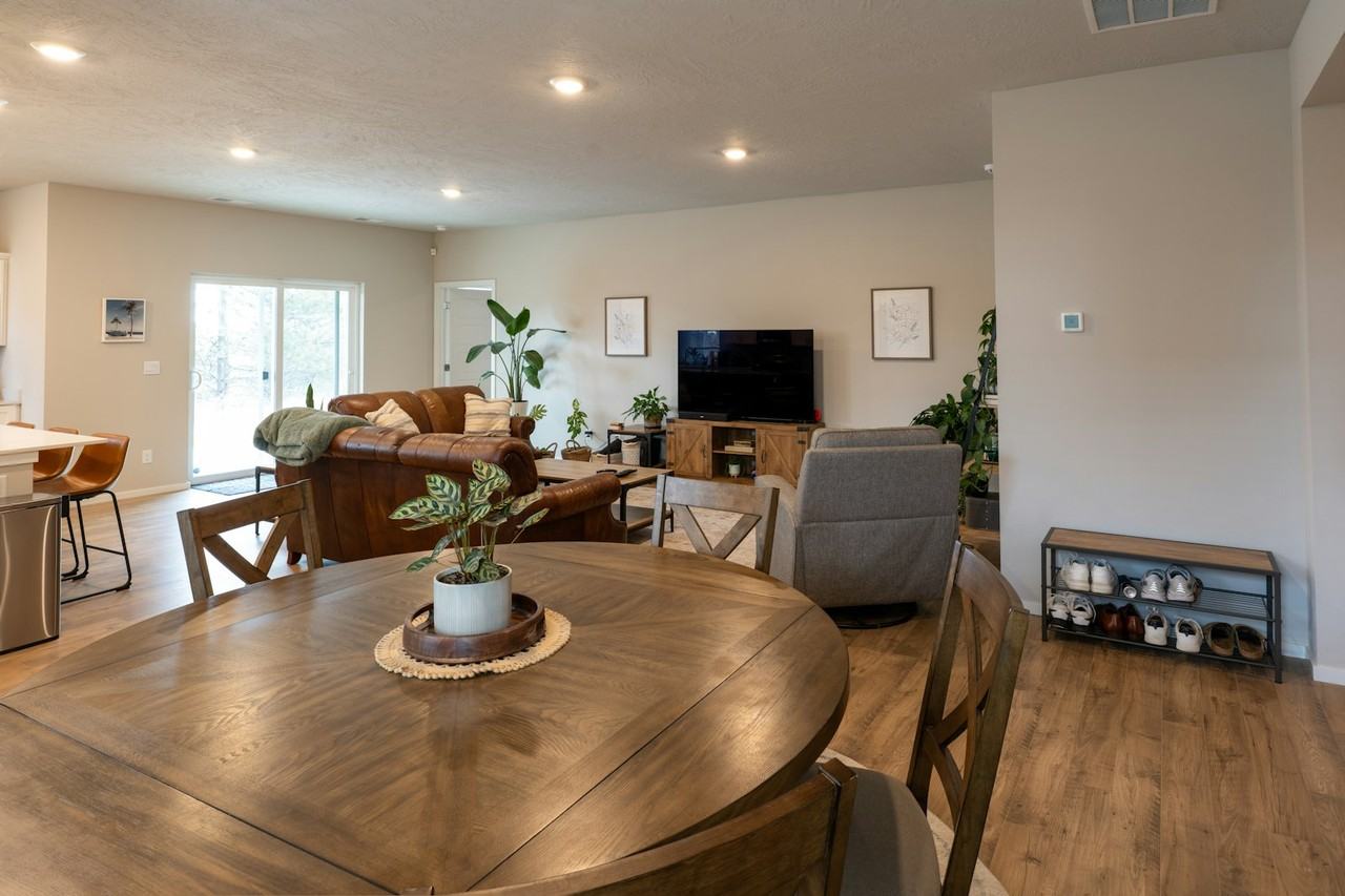 8210 Allora Road - Photo 4 of 17