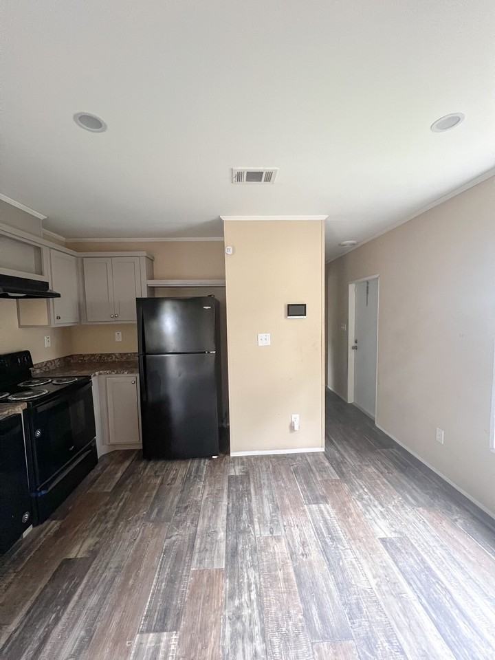 517 Scott Lane - Photo 2 of 12