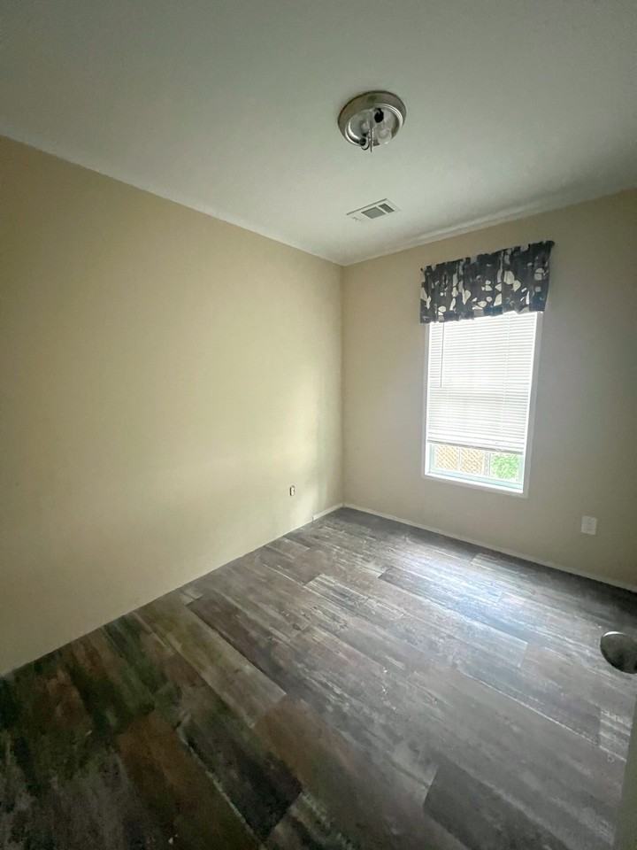 517 Scott Lane - Photo 4 of 12