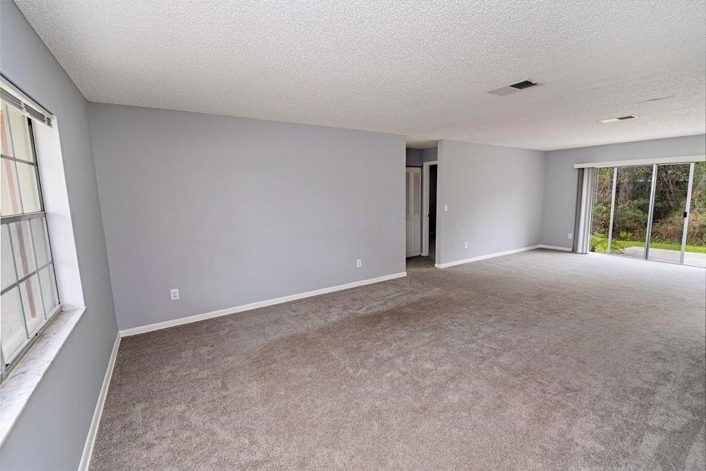 1061 Mindello Ave - Photo 4 of 26