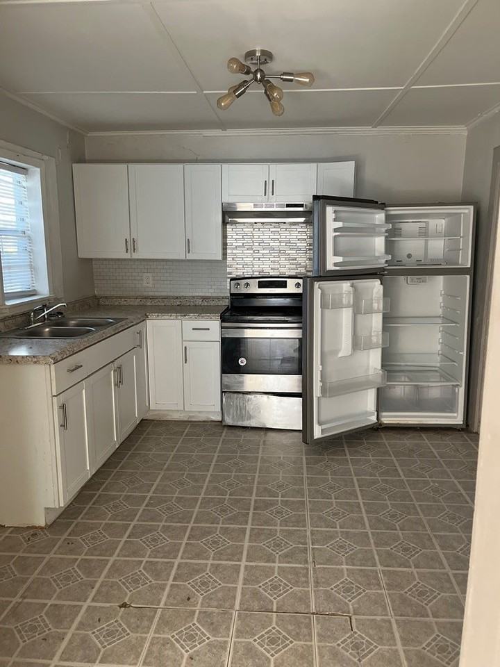 1295 Bryan Street - Photo 5 of 10