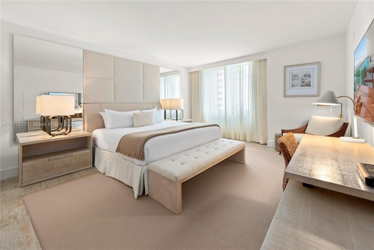 102 24th St #915 - Photo 2 of 18