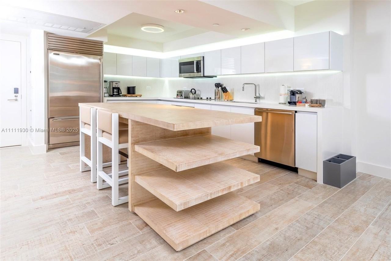 102 24th St #1106 - Photo 4 of 16