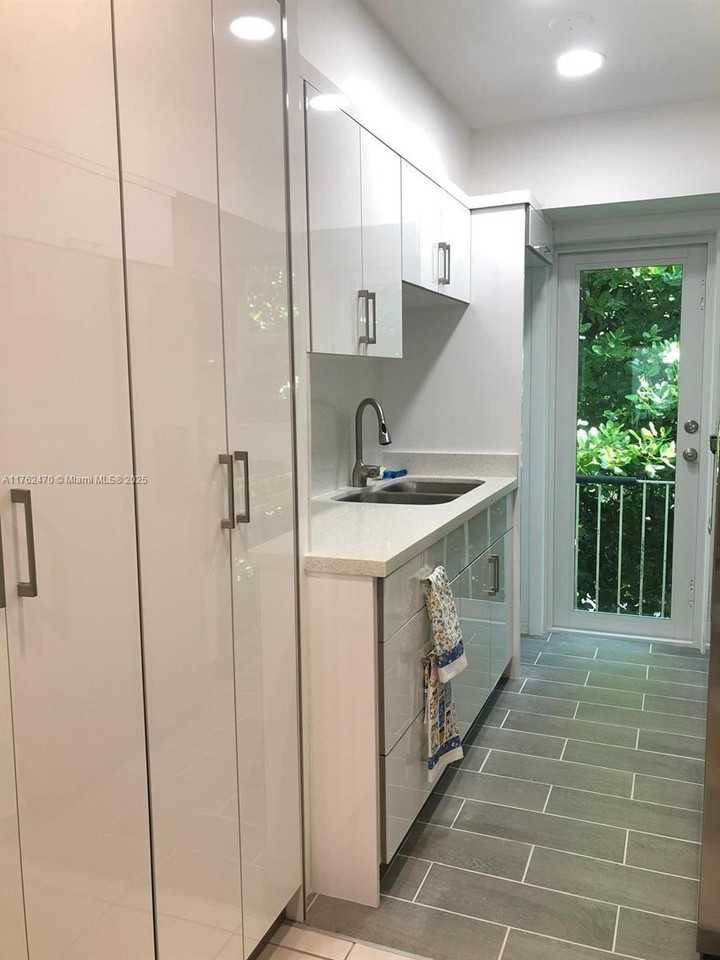 1021 Michigan Ave #11 - Photo 4 of 7