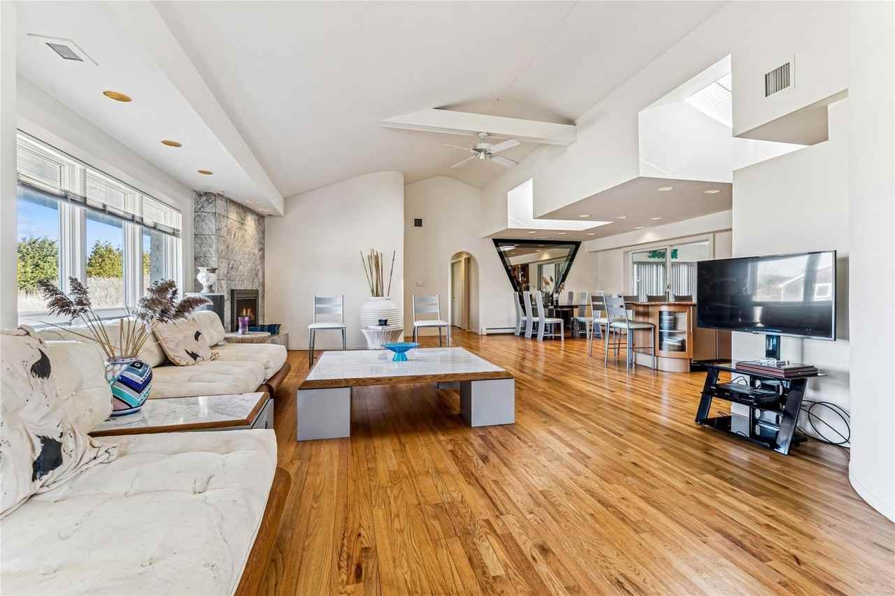 22 Meadow Ln - Photo 3 of 21