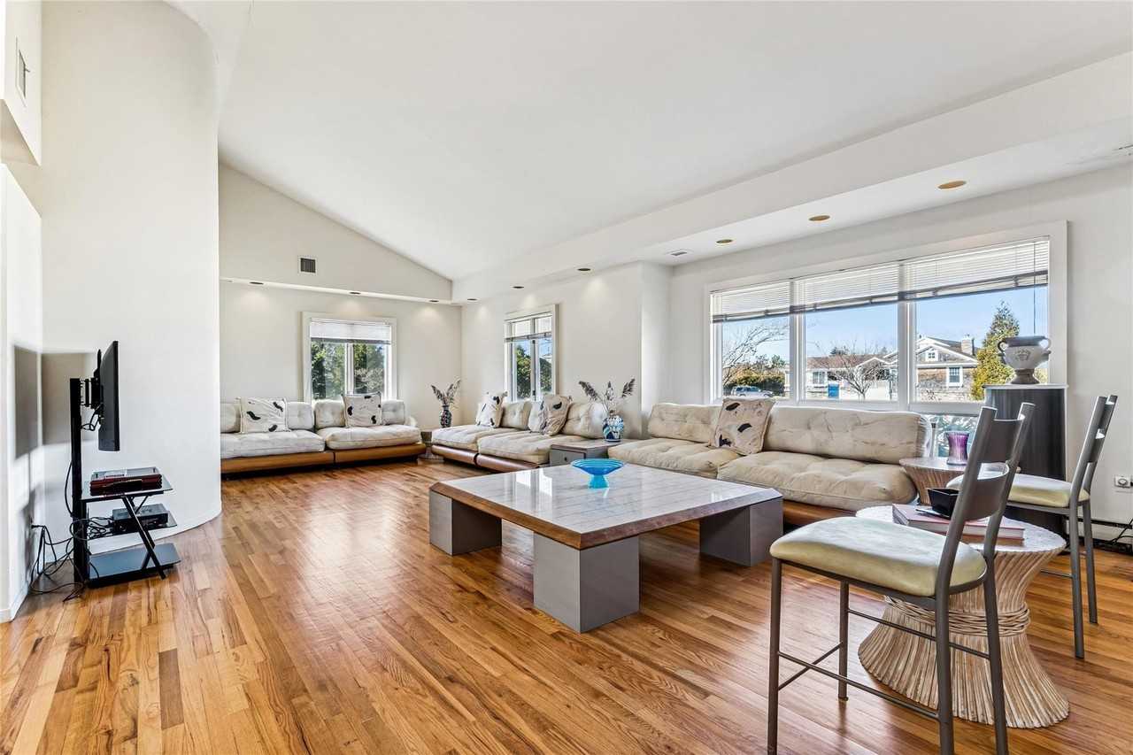 22 Meadow Ln - Photo 6 of 21