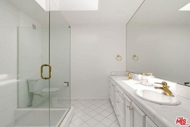 52 Hackamore Ln - Photo 3 of 8