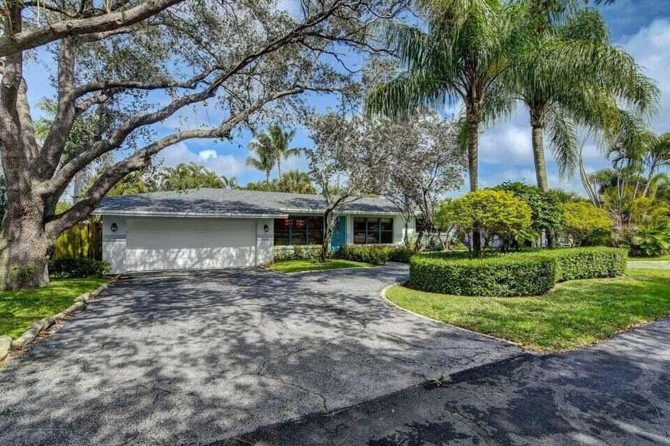 115 Northeast 18th Street - Photo 2 of 36