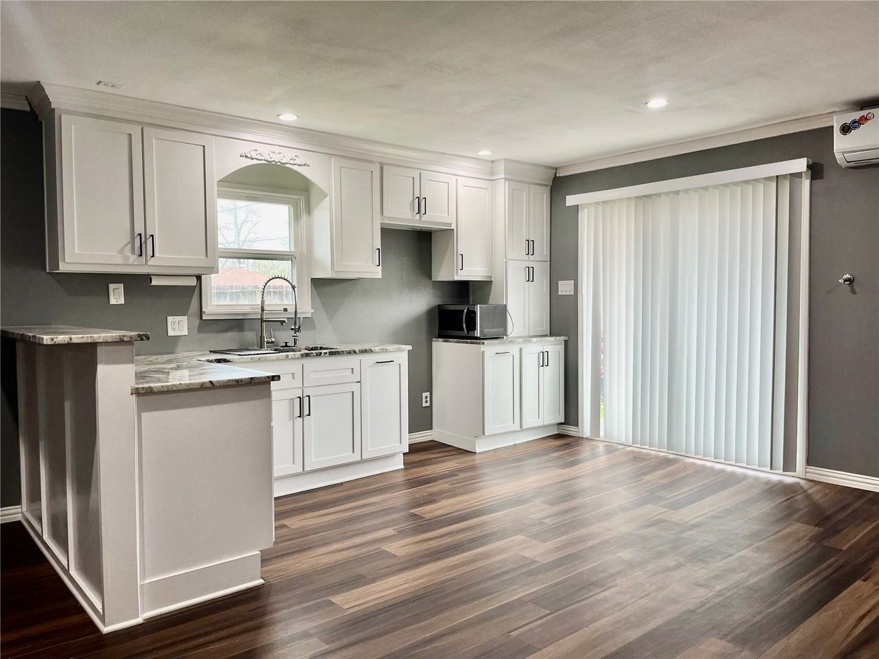 8106 Anacortes St - Photo 2 of 18